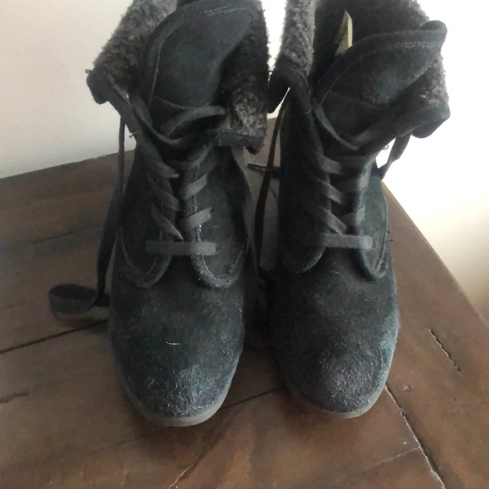 White mountain black suede KoKo boots
